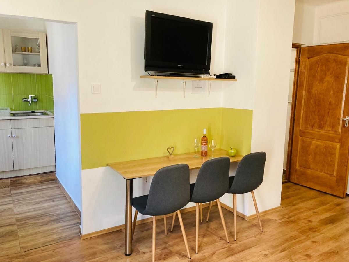 Like Apartman Eger Buitenkant foto